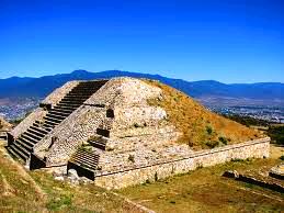 piramide monte alban.jpg